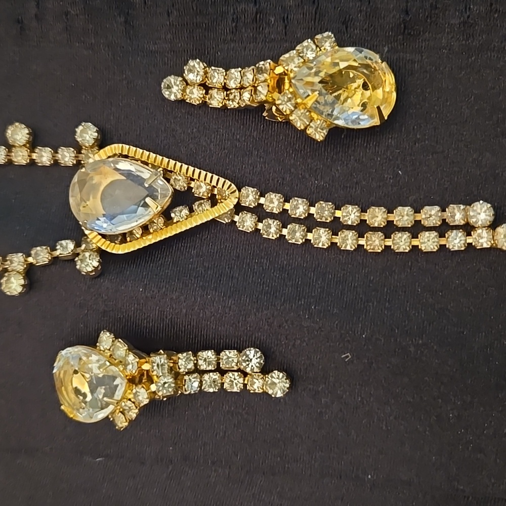 American Vintage Tear Drop Shaped Rhinestone  Earrings  Necklace Set